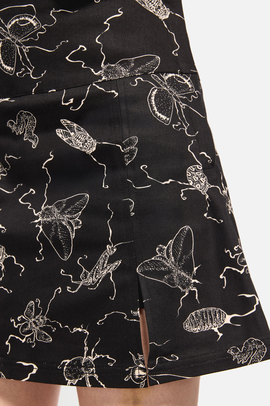 Dangerfield NZ - Dark Pieridae Print Skort - black