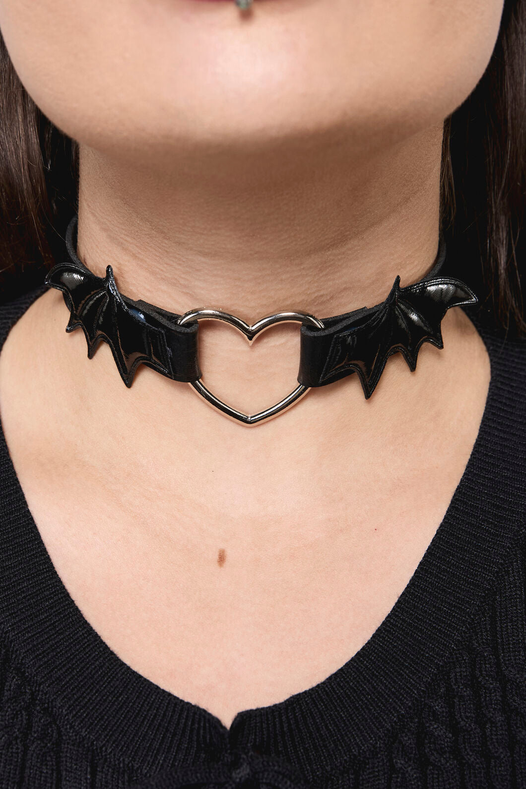 Dangerfield NZ - Bat Wing Choker - black