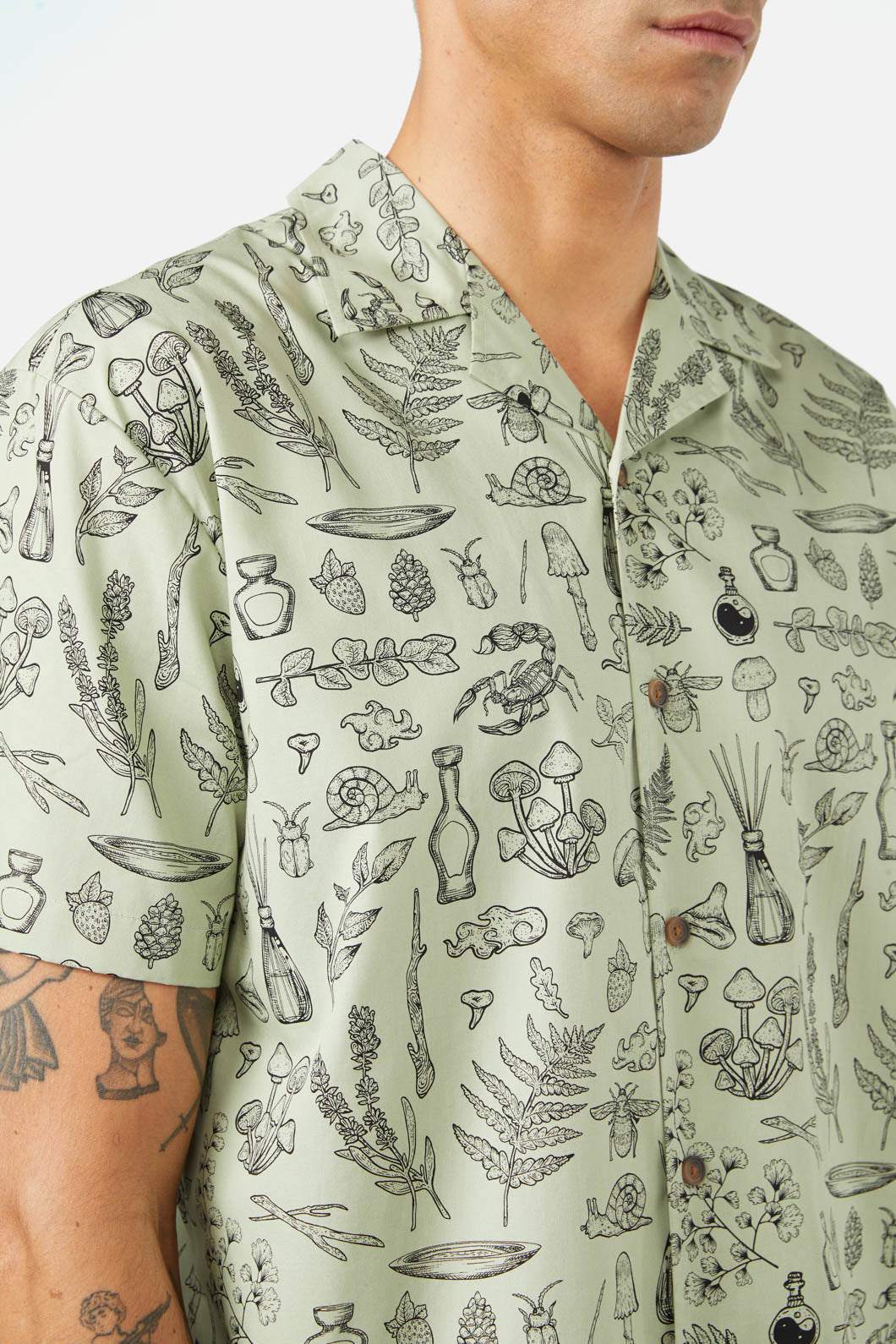 Black Friday - Sprouted Flora SS Shirt - sage