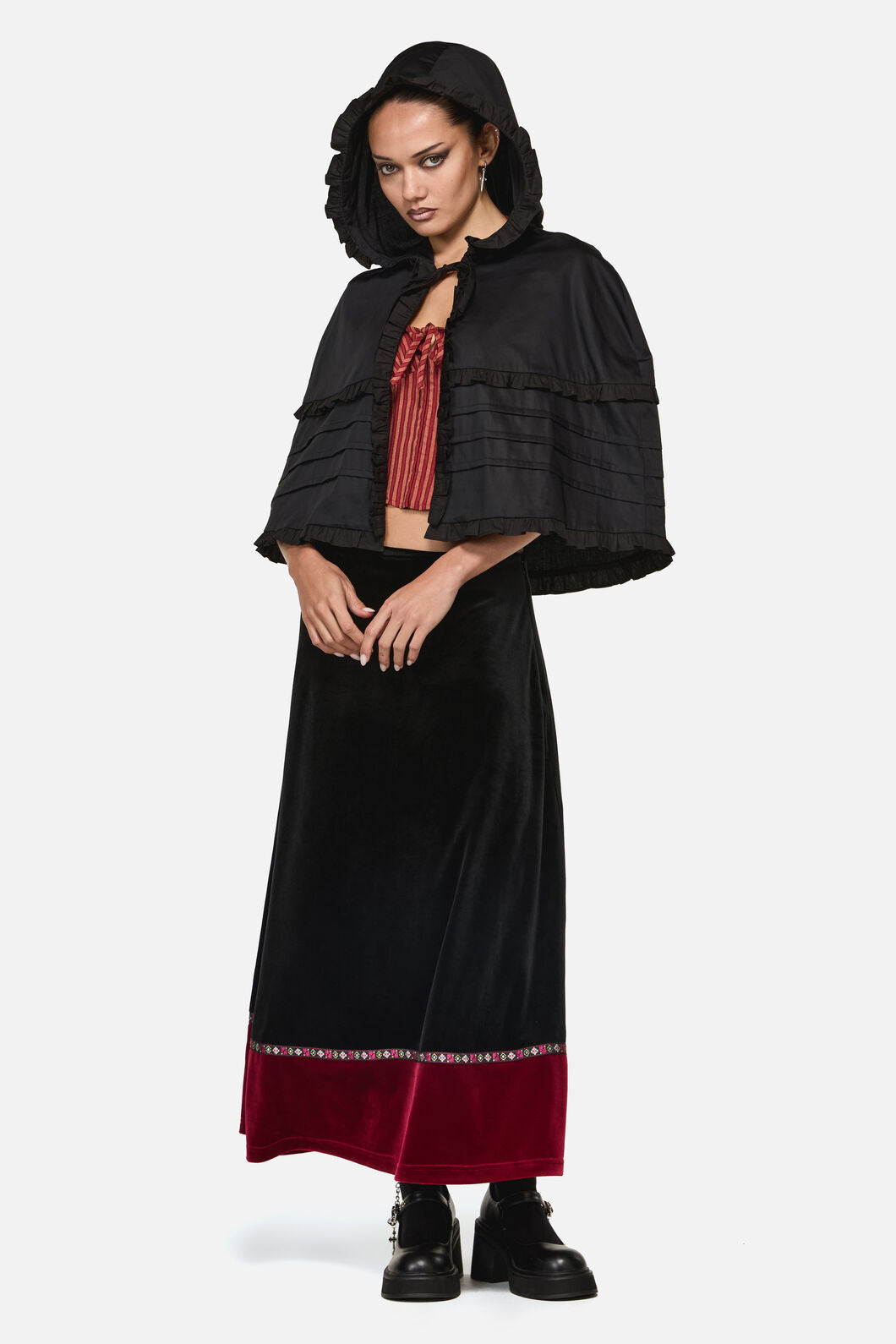 Black Friday - Estate Frill Cape - black