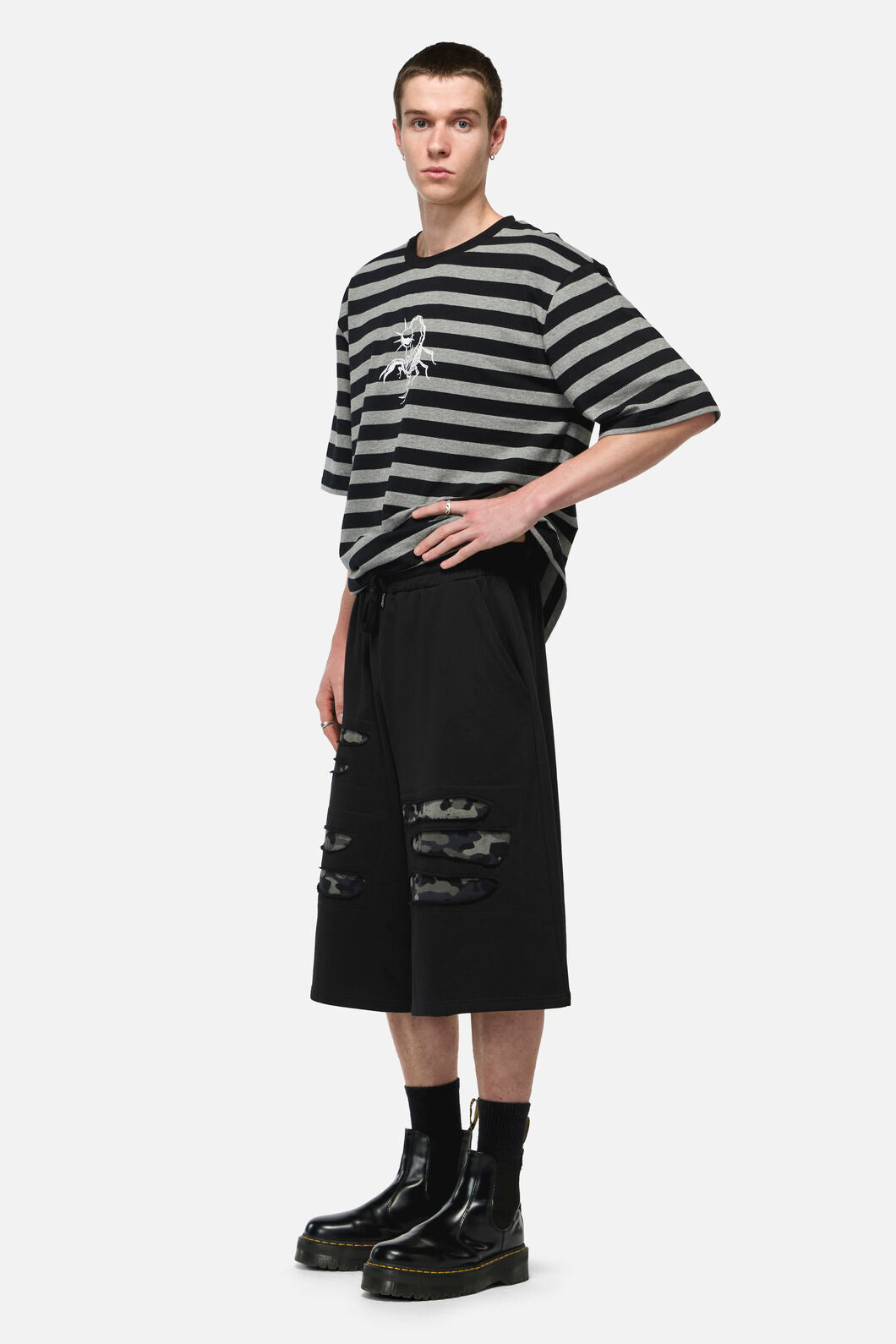 Dangerfield NZ - Disruptive Cutout Camo Shorts - black