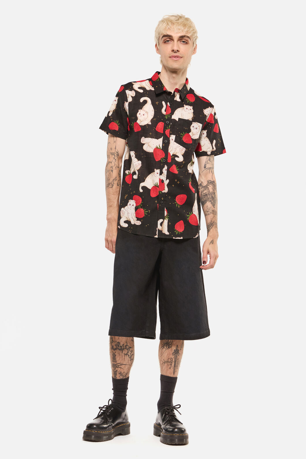 Dangerfield NZ - Strawberry Cats SS Shirt - black