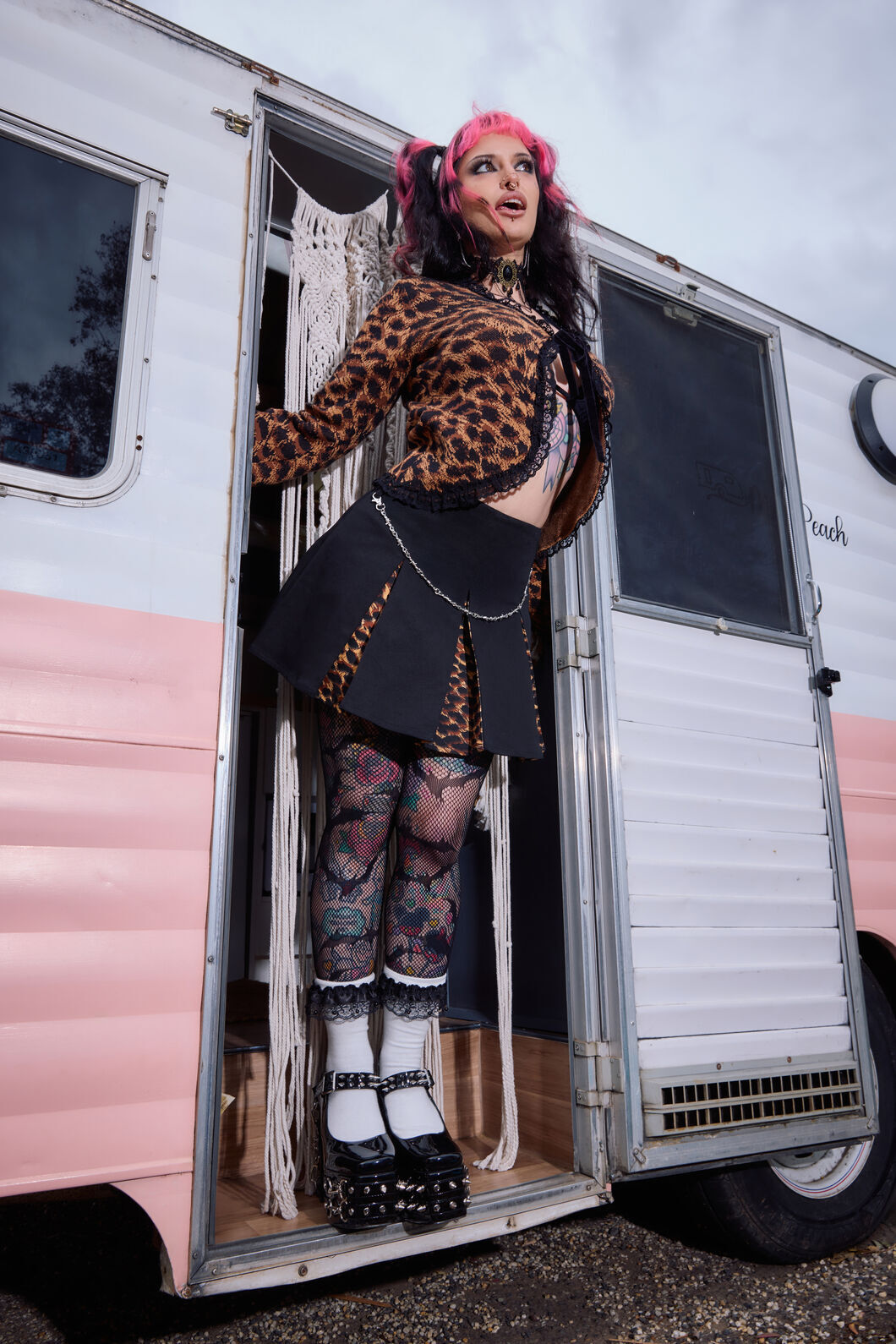 Dangerfield NZ - LeopardContrastPleatGrngeSkort - black