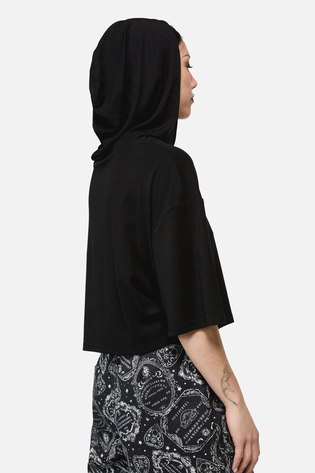 Dangerfield NZ - Séance Hooded Goth Print Tee - black