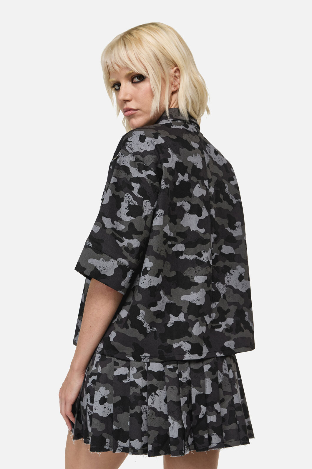 Dangerfield NZ - Disruptive Camo Boxy CropShirt - grey-black