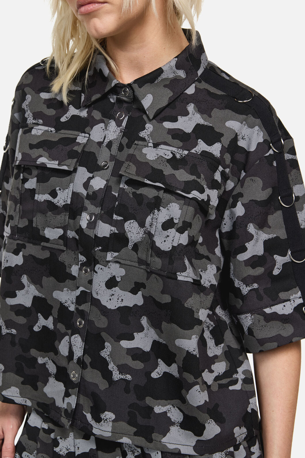 Dangerfield NZ - Disruptive Camo Boxy CropShirt - grey-black