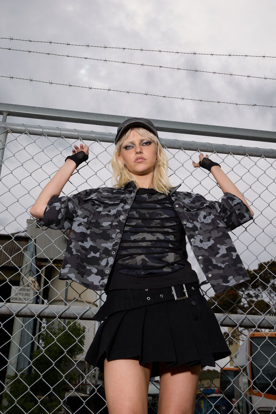Dangerfield NZ - DisruptiveDistressedCutOutTee - grey-black