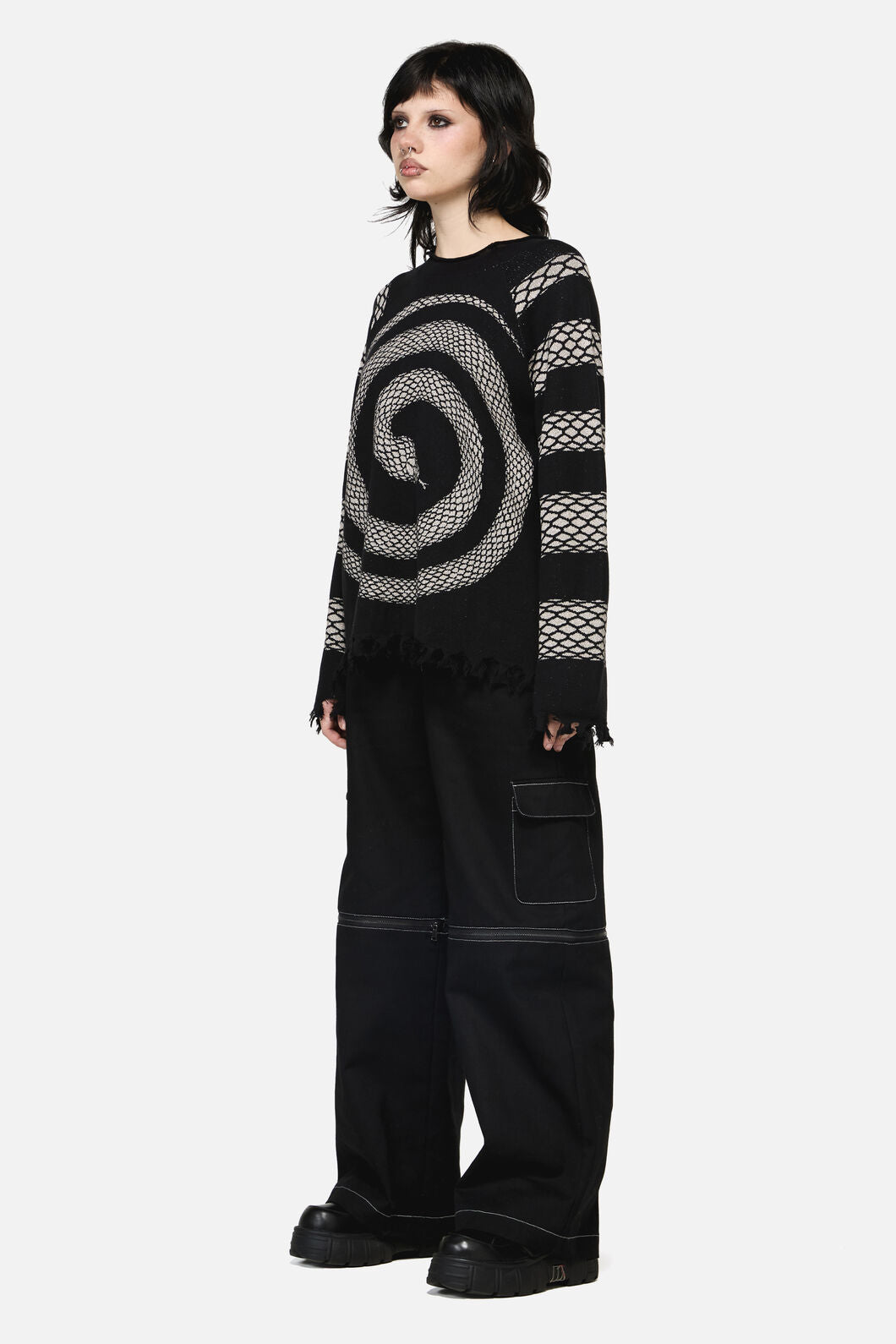 Dangerfield NZ - Slithering Goth Knit - black-white