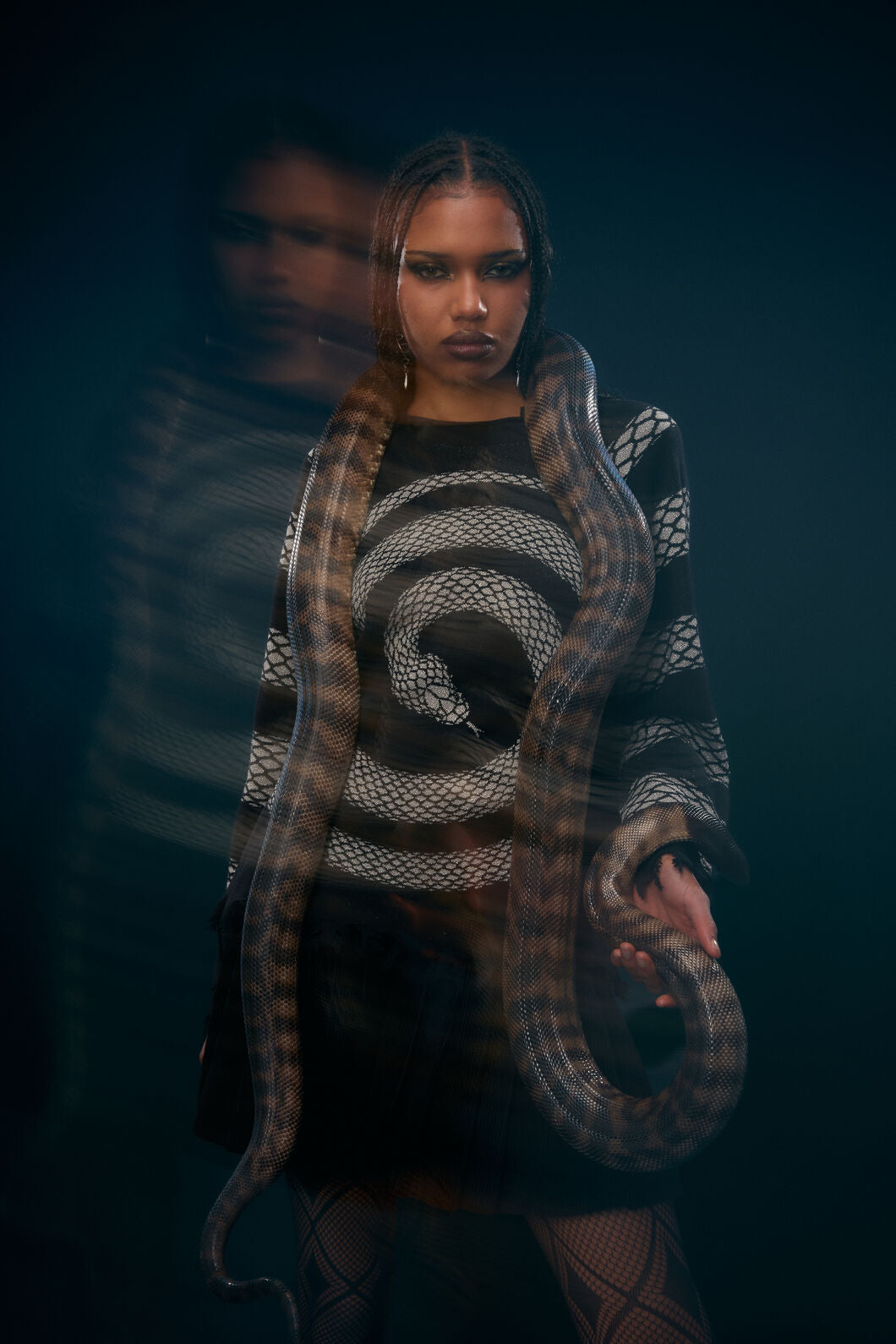 Dangerfield NZ - Slithering Goth Knit - black-white