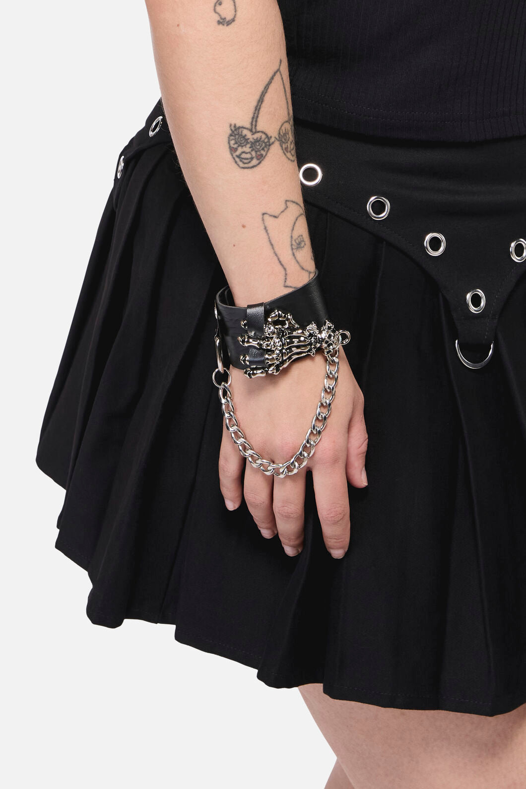 Dangerfield NZ - Skeleton Hand Chain Cuff - black