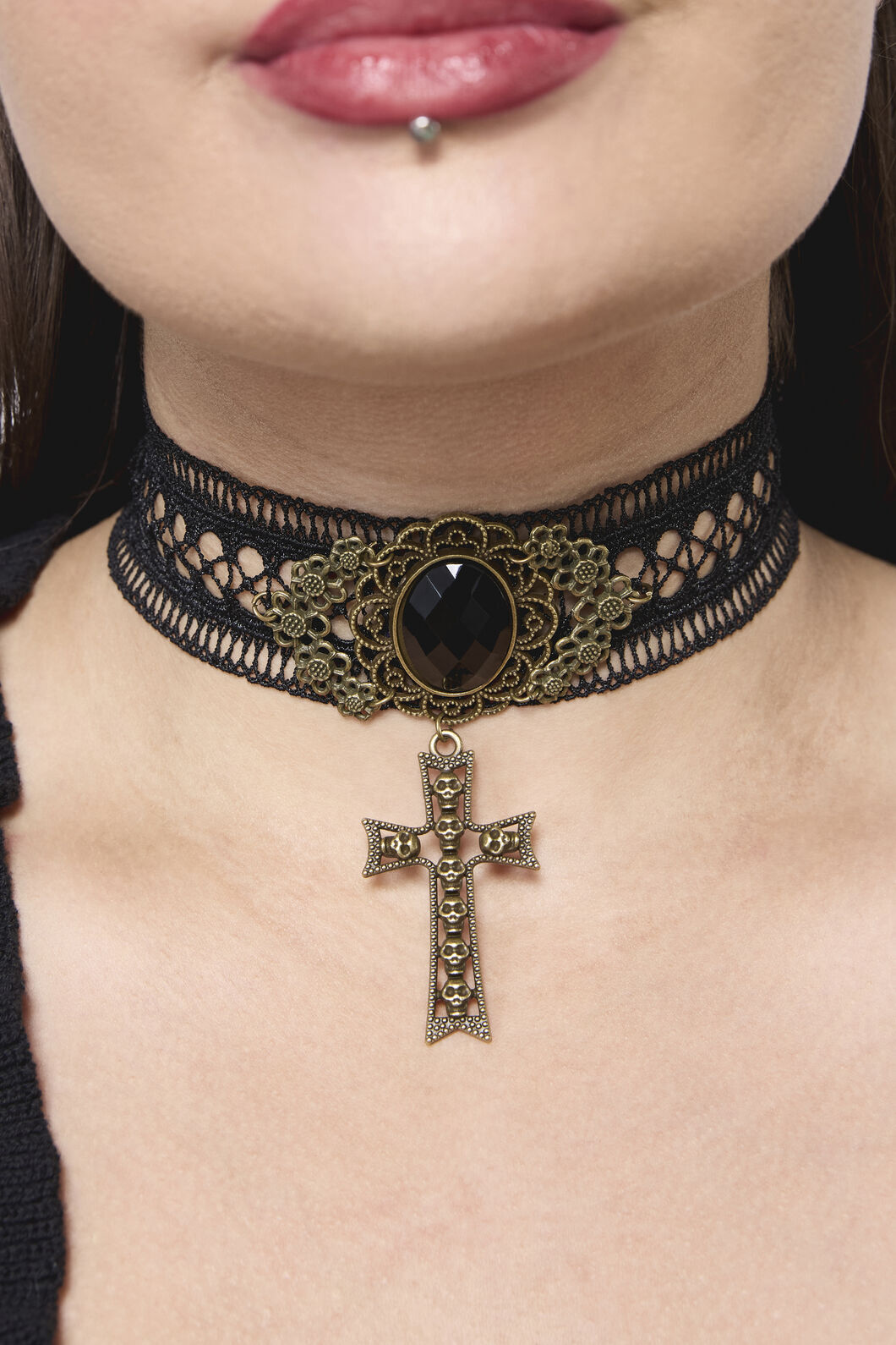 Dangerfield NZ - Cross Skull Lace Choker - black