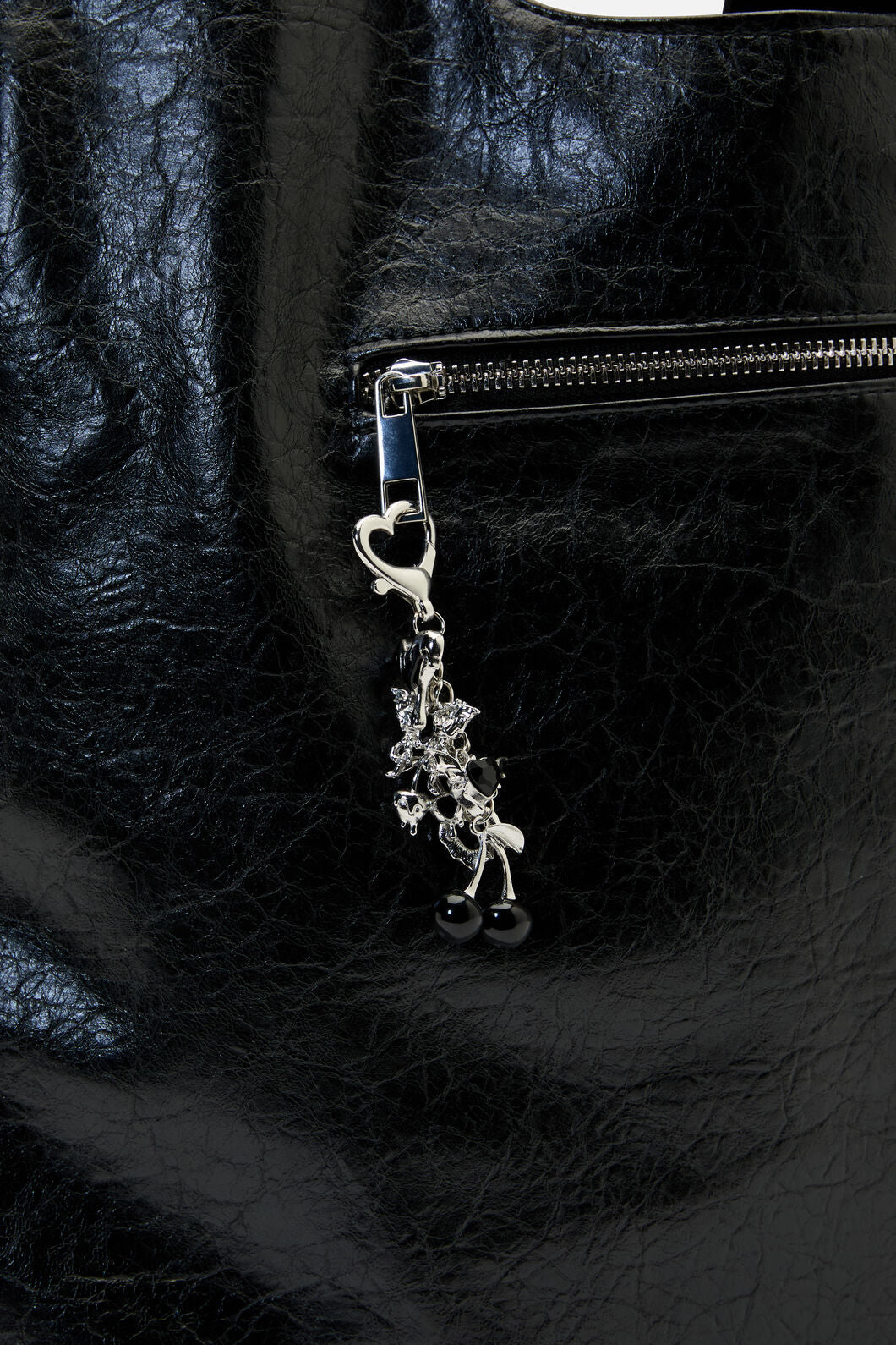 Dangerfield NZ - Black Heart Bag Charm - silver