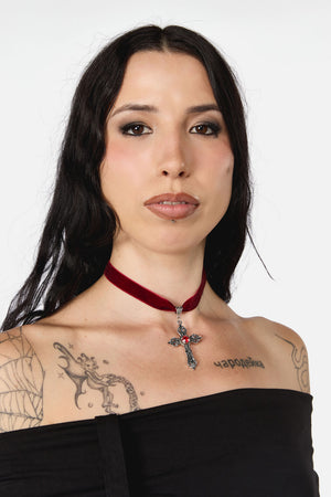 Dangerfield NZ - Red Velvet Cross Choker - red