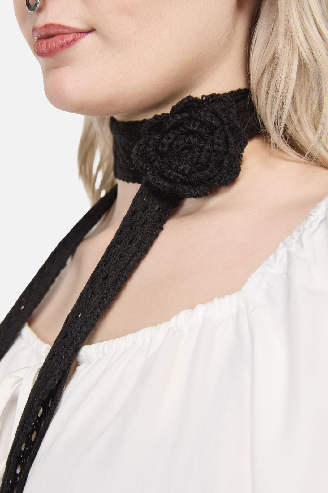 Dangerfield NZ - Black Narrow Daisy Pin Scarf - black
